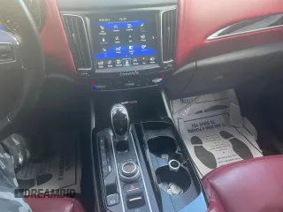 2017 Maserati Levante z VIN ZN661XUA3HX253365, wystawiony jako Copart lot #49140265 z przebiegiem 59 626 mil mil oraz Szkoda całkowita • Salvage title. Historia ofert i sprzedaży dostępna na DreamBid. Obrazek 9.