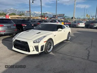 2020 Nissan GT-R Premium z VIN JN1AR5EF7LM100066, wystawiony jako Copart lot #58606645 z przebiegiem 35 824 mil mil oraz Szkody całkowita. Historia ofert i sprzedaży dostępna na DreamBid. Obrazek 2.