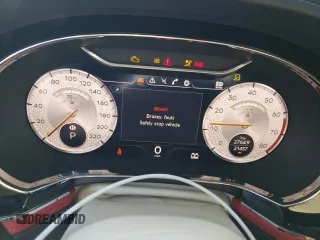 2023 Bentley Flying Spur W12 with VIN SCBBB6ZG8PC010034, listed as a Copart auction lot 46667145 with 21,437 mi miles and Salvage Title. Bid and sale history available at DreamBid. Image 9.