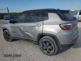 2018 Jeep Compass Altitude z VIN 3C4NJCBB7JT327535, wystawiony jako Copart lot #52670505 z przebiegiem 73 464 mil mil oraz Szkoda całkowita • Salvage title. Historia ofert i sprzedaży dostępna na DreamBid. Obrazek 2.