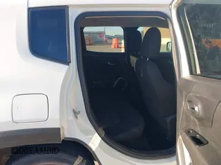2015 Jeep Renegade Latitude with VIN ZACCJABT9FPB99964, listed as a IAAI auction lot 41250730 with 117,251 mi miles and . Bid and sale history available at carsss.com. Image 8.