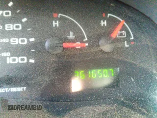 2007 Ford Econoline Cargo Commercial z VIN 1FTNE14W47DB49798, wystawiony jako IAAI lot #42301270 z przebiegiem 361 650 mil mil oraz . Historia ofert i sprzedaży dostępna na DreamBid. Obrazek 7.