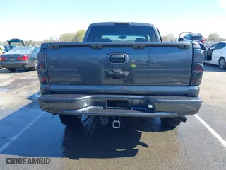2000 Chevrolet Silverado 1500 LS with VIN 1GCEK19T2YE108024, listed as a IAAI auction lot 41880064 with 299,240 mi miles. Bid and sale history available at carsss.com. Image 16.