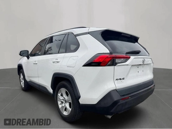2021 Toyota RAV4 XLE with VIN 2T3W1RFV4MC139243, listed as a Copart auction lot 54453785 with 1 mi miles and Clean Title. Bid and sale history available at carsss.com. Image 3.