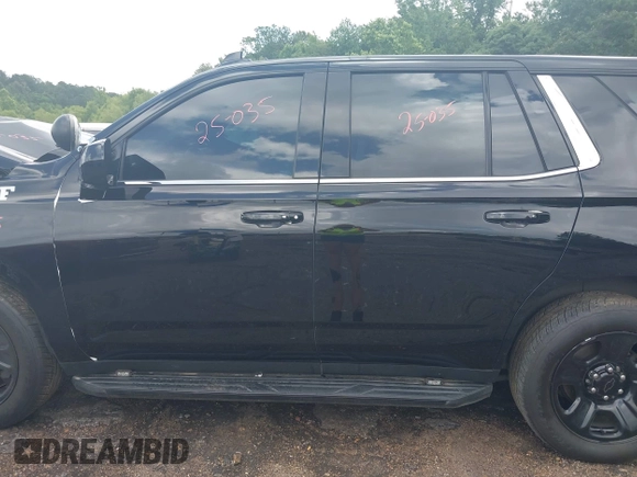 2022 Chevrolet Tahoe Commercial z VIN 1GNSCLED4NR235962, wystawiony jako IAAI lot #42515868 z przebiegiem 73 003 mil mil oraz . Historia ofert i sprzedaży dostępna na DreamBid. Obrazek 14.