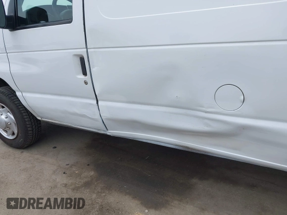 2008 Ford Econoline Cargo Commercial z VIN 1FTNE14W88DA02336, wystawiony jako IAAI lot #42325033 z przebiegiem 196 923 mil mil oraz . Historia ofert i sprzedaży dostępna na DreamBid. Obrazek 17.