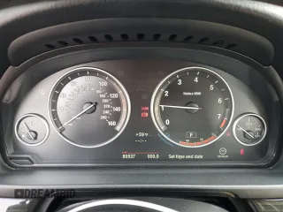 2013 BMW 5 Series 528i xDrive z VIN WBAXH5C51DD107887, wystawiony jako Copart lot #59550505 z przebiegiem 89 537 mil mil oraz Szkoda całkowita • Salvage title. Historia ofert i sprzedaży dostępna na DreamBid. Obrazek 9.