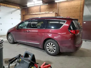 2018 Chrysler Pacifica Touring L z VIN 2C4RC1BG8JR269868, wystawiony jako Copart lot #56832475 z przebiegiem 130 476 mil mil oraz Szkody całkowita. Historia ofert i sprzedaży dostępna na DreamBid. Obrazek 2.
