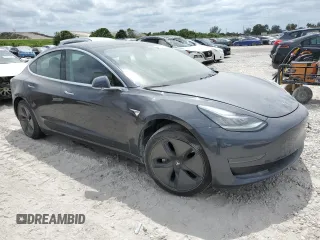 2019 Tesla Model 3 Mid Range z VIN 5YJ3E1EA4KF434741, wystawiony jako Copart lot #53857935 z przebiegiem Nie podano mil oraz Szkody całkowita. Historia ofert i sprzedaży dostępna na DreamBid. Obrazek 4.