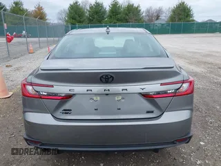 2025 Toyota Camry LE с VIN 4T1DBADK5SU510042, выставлен на аукционе IAAI как лот 41834173 с пробегом 6 975 миль миль и . История ставок и продаж доступна на DreamBid. Изображение 16.