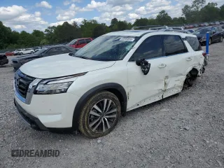 2024 Nissan Pathfinder Platinum z VIN 5N1DR3DG4RC235587, wystawiony jako Copart lot #55989855 z przebiegiem 22 214 mil mil oraz Szkoda całkowita • Salvage title. Historia ofert i sprzedaży dostępna na DreamBid. Obrazek 1.