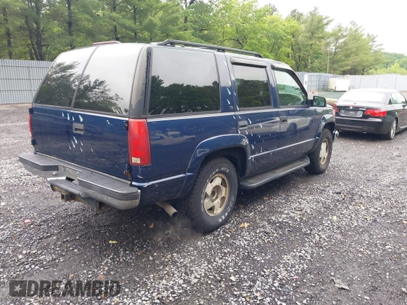 1998 Chevrolet Tahoe z VIN 1GNEK13R6WJ307523, wystawiony jako IAAI lot #42370506 z przebiegiem 268 361 mil mil oraz . Historia ofert i sprzedaży dostępna na DreamBid. Obrazek 4.