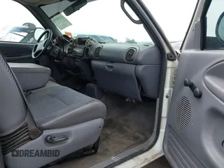 2001 Dodge 1500 z VIN 3B7HC13Y31M536750, wystawiony jako IAAI lot #42359379 z przebiegiem 203 980 mil mil oraz . Historia ofert i sprzedaży dostępna na DreamBid. Obrazek 5.