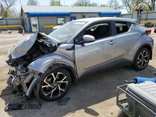2018 Toyota C-HR XLE z VIN NMTKHMBXXJR039386, wystawiony jako Copart lot #54194745 z przebiegiem 70 813 mil mil oraz Szkoda całkowita • Salvage title. Historia ofert i sprzedaży dostępna na DreamBid. Obrazek 1.