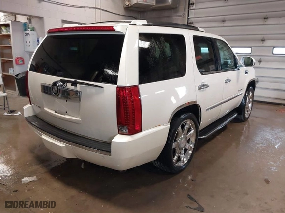 2007 Cadillac Escalade with VIN 1GYFK63827R341831, listed as a IAAI auction lot 41813021 with 175,112 mi miles. Bid and sale history available at carsss.com. Image 4.