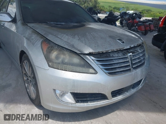 2014 Hyundai Equus Signature with VIN KMHGH4JH4EU073743, listed as a IAAI auction lot 42620941 with Not provided miles and . Bid and sale history available at DreamBid. Image 12.