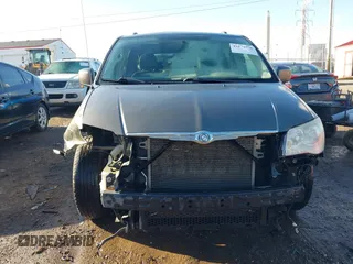 2010 Chrysler Town & Country Touring z VIN 2A4RR5D19AR298644, wystawiony jako IAAI lot #41804796 z przebiegiem 206 439 mil mil oraz . Historia ofert i sprzedaży dostępna na DreamBid. Obrazek 13.