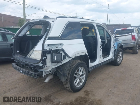 2023 Jeep Grand Cherokee Altitude with VIN 1C4RJHAG7PC642934, listed as a IAAI auction lot 42479773 with Not provided miles and . Bid and sale history available at DreamBid. Image 4.
