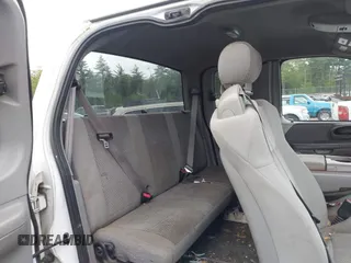 2002 Ford F-150 XL z VIN 1FTRX18L92NB61413, wystawiony jako IAAI lot #42306426 z przebiegiem 259 658 mil mil oraz . Historia ofert i sprzedaży dostępna na DreamBid. Obrazek 8.