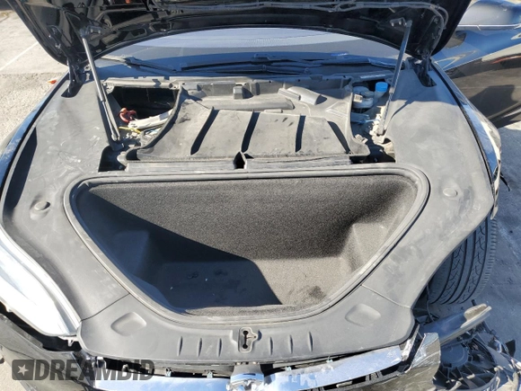 2019 Tesla Model S 75D z VIN 5YJSA1E25KF299740, wystawiony jako Copart lot #49355485 z przebiegiem 140 385 mil mil oraz Szkoda całkowita • Salvage title. Historia ofert i sprzedaży dostępna na DreamBid. Obrazek 11.