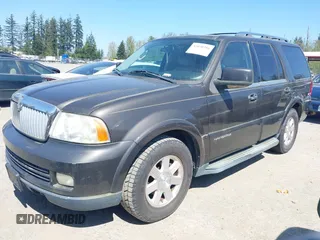 2005 Lincoln Navigator Luxury with VIN 5LMFU27535LJ04900, listed as a IAAI auction lot 42050316 with 293,904 mi miles. Bid and sale history available at carsss.com. Image 2.