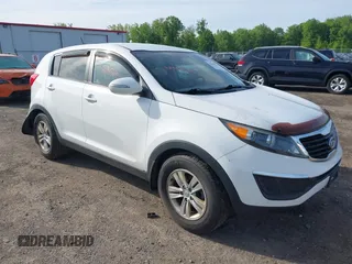 2011 Kia Sportage LX z VIN KNDPB3A26B7085933, wystawiony jako IAAI lot #42345416 z przebiegiem 146 742 mil mil oraz . Historia ofert i sprzedaży dostępna na DreamBid. Obrazek 1.