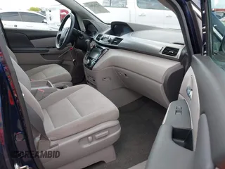 2017 Honda Odyssey SE with VIN 5FNRL5H30HB025472, listed as a IAAI auction lot 42212081 with 33,557 mi miles and . Bid and sale history available at carsss.com. Image 5.