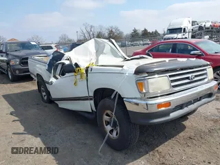 1997 Toyota T100 DX with VIN JT4UN22D9V0047212, listed as a IAAI auction lot 41801996 with 77,524 mi miles. Bid and sale history available at carsss.com. Image 1.