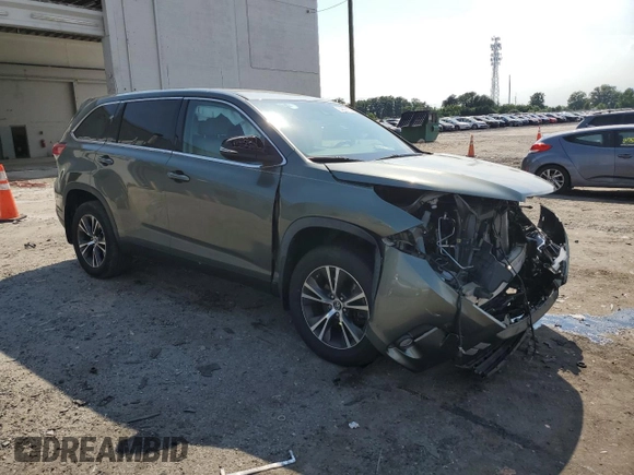 2019 Toyota Highlander LE with VIN 5TDBZRFH7KS711954, listed as a Copart auction lot 62260155 with 51,326 mi miles and Salvage title. Bid and sale history available at DreamBid. Image 4.