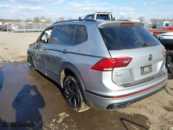 2023 Volkswagen Tiguan SE R-Line Black with VIN 3VV8B7AX1PM024091, listed as a IAAI auction lot 41409100 with 33,262 mi miles. Bid and sale history available at carsss.com. Image 3.