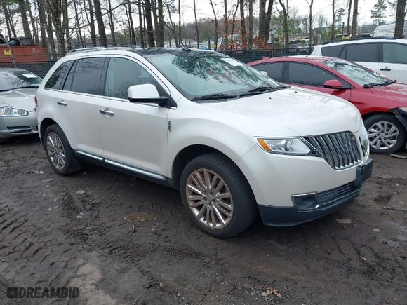 2011 Lincoln MKX with VIN 2LMDJ8JK5BBJ04398, listed as a IAAI auction lot 41751945 with 142,701 mi miles. Bid and sale history available at carsss.com. Image 1.