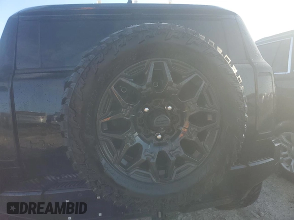 2024 GMC Hummer EV 3X z VIN 1GKB0RDC4RU103837, wystawiony jako Copart lot #76064674 z przebiegiem Nie podano mil oraz Nie do naprawy. Historia ofert i sprzedaży dostępna na DreamBid. Obrazek 6.