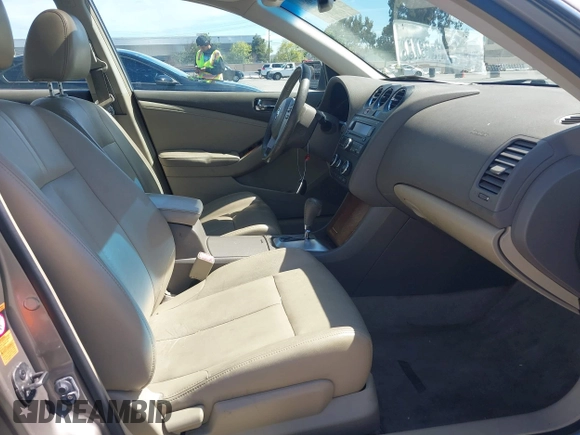 2008 Nissan Altima 2.5 SL with VIN 1N4AL21EX8N444962, listed as a IAAI auction lot 42024684 with 262,819 mi miles. Bid and sale history available at carsss.com. Image 5.