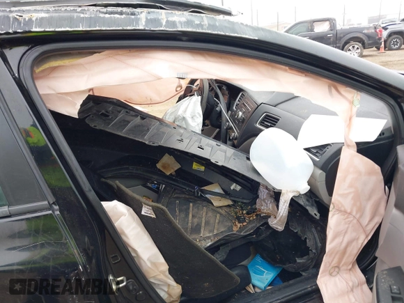 2014 Honda Civic LX z VIN 19XFB2F55EE228884, wystawiony jako IAAI lot #41411520 z przebiegiem Nie podano mil oraz . Historia ofert i sprzedaży dostępna na DreamBid. Obrazek 5.