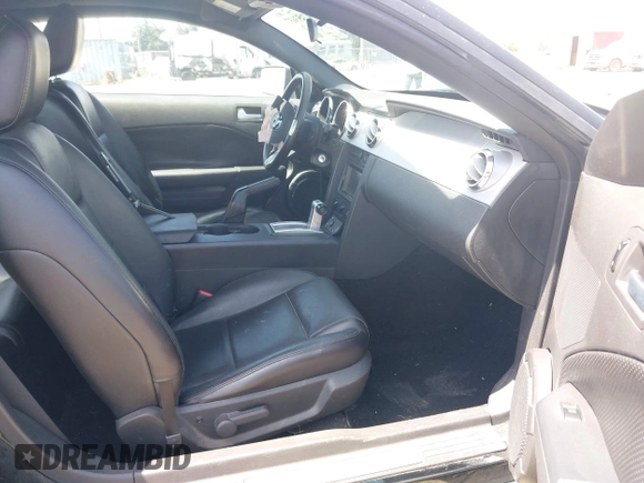 2006 Ford Mustang Standard with VIN 1ZVFT80N065182187, listed as a IAAI auction lot 42453637 with Not provided miles and . Bid and sale history available at DreamBid. Image 5.