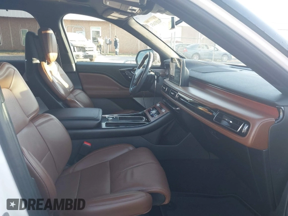 2020 Lincoln Aviator Reserve with VIN 5LM5J7XC8LGL36060, listed as a IAAI auction lot 41851651 with 36,367 mi miles and . Bid and sale history available at DreamBid. Image 5.