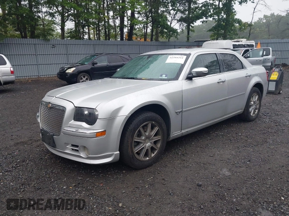 2007 Chrysler 300 C z VIN 2C3LK63H17H681761, wystawiony jako IAAI lot #42504261 z przebiegiem 134 696 mil mil oraz . Historia ofert i sprzedaży dostępna na DreamBid. Obrazek 2.