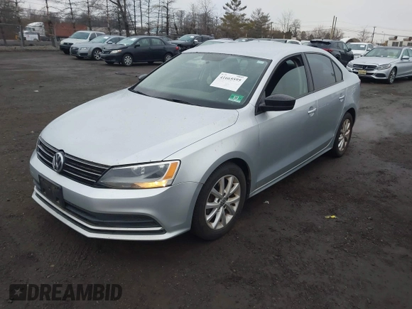 2015 Volkswagen Jetta SE с VIN 3VWD17AJ2FM354359, выставлен на аукционе IAAI как лот 41665595 с пробегом 155 748 миль миль и . История ставок и продаж доступна на DreamBid. Изображение 2.