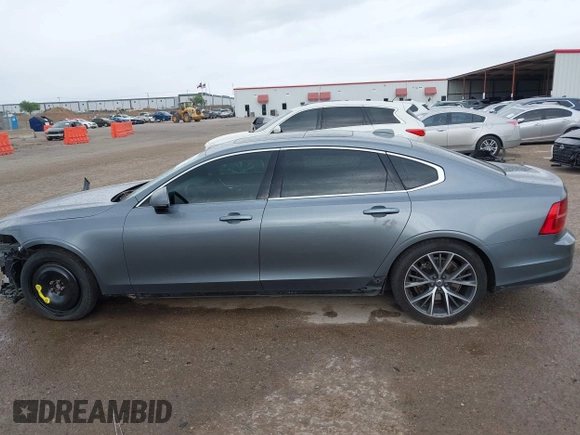 2018 Volvo S90 Momentum z VIN LVY982AK1JP025728, wystawiony jako IAAI lot #41930159 z przebiegiem 80 056 mil mil oraz . Historia ofert i sprzedaży dostępna na DreamBid. Obrazek 15.