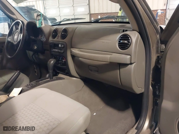 2006 Jeep Liberty Sport with VIN 1J4GL48K86W230792, listed as a IAAI auction lot 41378061 with 142,659 mi miles. Bid and sale history available at carsss.com. Image 5.