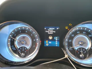 2014 Chrysler 300 S z VIN 2C3CCAGG1EH241876, wystawiony jako Copart lot #57965795 z przebiegiem 129 612 mil mil oraz Szkoda całkowita • Salvage title. Historia ofert i sprzedaży dostępna na DreamBid. Obrazek 9.