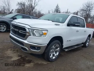 2019 Ram 1500 Big Horn z VIN 1C6SRFFT9KN644984, wystawiony jako IAAI lot #41849314 z przebiegiem 144 812 mil mil oraz . Historia ofert i sprzedaży dostępna na DreamBid. Obrazek 20.