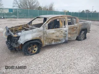 2015 Chevrolet Colorado 2WD WT z VIN 1GCGSAE30F1121633, wystawiony jako IAAI lot #41879775 z przebiegiem Nie podano mil oraz . Historia ofert i sprzedaży dostępna na DreamBid. Obrazek 2.