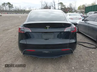 2024 Tesla Model Y с VIN 7SAYGDED5RF093696, выставлен на аукционе IAAI как лот 42061020 с пробегом 21 220 миль миль и . История ставок и продаж доступна на DreamBid. Изображение 17.