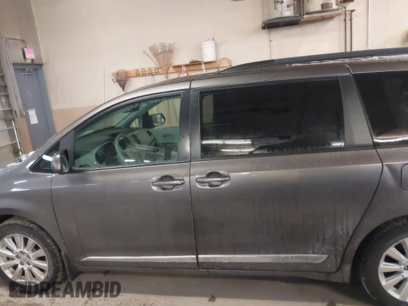 2014 Toyota Sienna LE with VIN 5TDJK3DC9ES071870, listed as a IAAI auction lot 41133491 with 82,134 mi miles. Bid and sale history available at carsss.com. Image 14.