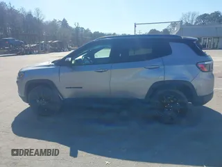 2022 Jeep Compass Latitude z VIN 3C4NJDBB4NT197015, wystawiony jako IAAI lot #42074901 z przebiegiem 61 498 mil mil oraz . Historia ofert i sprzedaży dostępna na DreamBid. Obrazek 14.