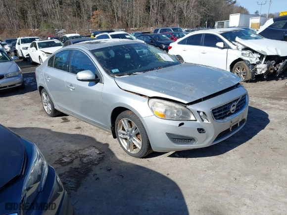 2012 Volvo S60 T5 with VIN YV1622FSXC2118178, listed as a IAAI auction lot 41642707 with 182087 miles. Bid and sale history available at carsss.com. Image 1.