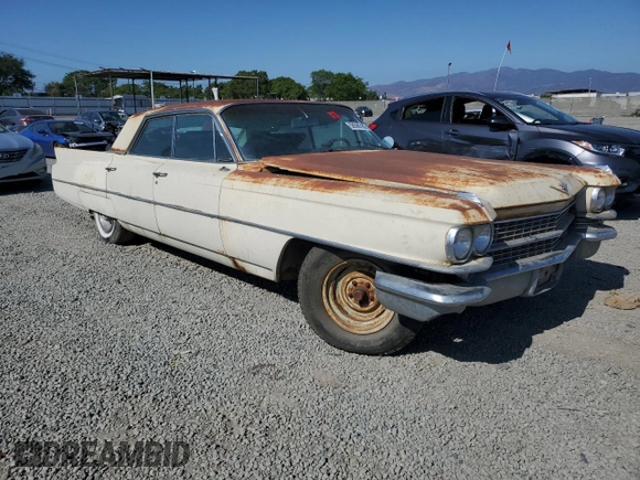 1963 Cadillac DeVille z VIN 63N073265, wystawiony jako Copart lot #58598785 z przebiegiem 79 382 mil mil oraz Czysty tytuł • Clean title. Historia ofert i sprzedaży dostępna na DreamBid. Obrazek 4.