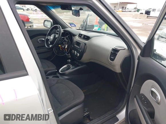 2015 Kia Soul z VIN KNDJN2A21F7777241, wystawiony jako IAAI lot #41713236 z przebiegiem 168 115 mil mil oraz . Historia ofert i sprzedaży dostępna na DreamBid. Obrazek 5.