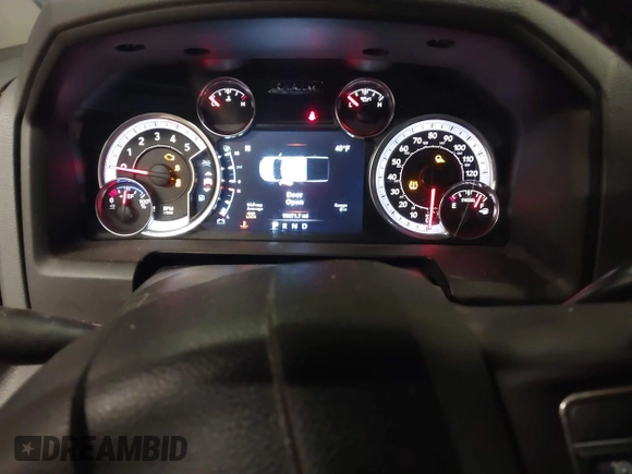 2018 Ram 2500 Big Horn with VIN 3C6UR5DLXJG233378, listed as a IAAI auction lot 41007365 with 96,371 mi miles. Bid and sale history available at carsss.com. Image 7.